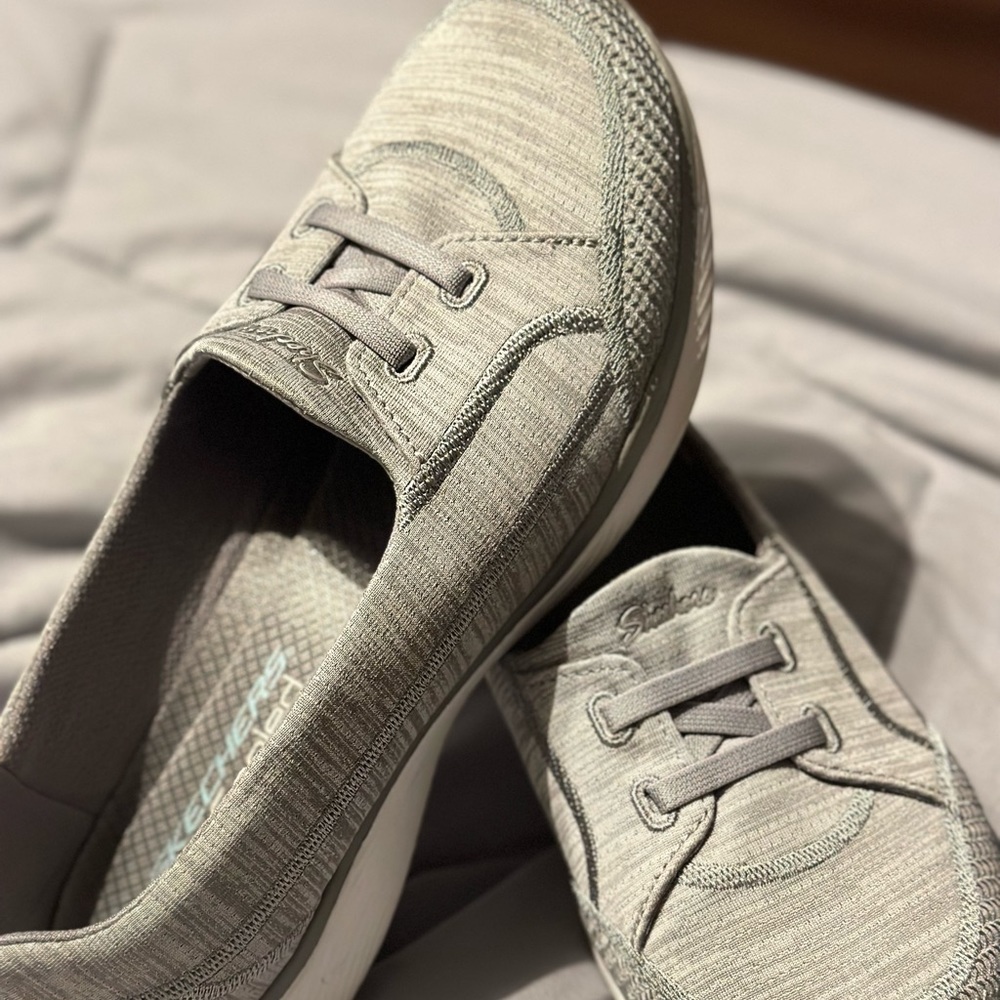 Women’s gray slip on Skechers 8.5